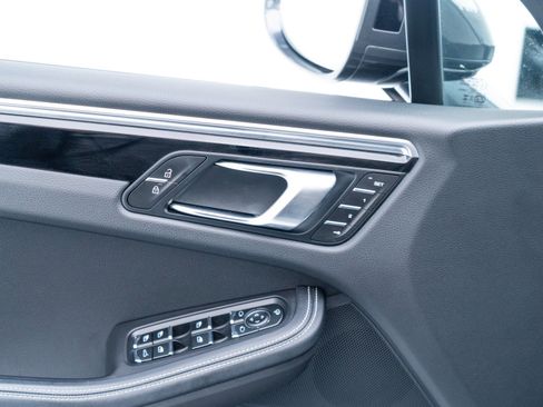 Certified 2024 Porsche Macan S AWD/4WD image 21