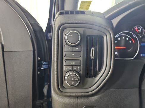 Certified 2022 Chevrolet Silverado 2500 Custom w/ Custom Value Package image 30