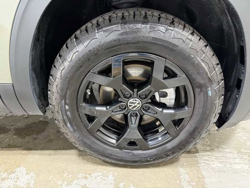 Used 2025 Volkswagen Atlas Peak Edition SE AWD/4WD image 6