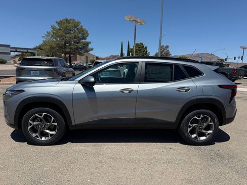 New 2026 Chevrolet Trax LT w/ LT Convenience Package FWD image 10