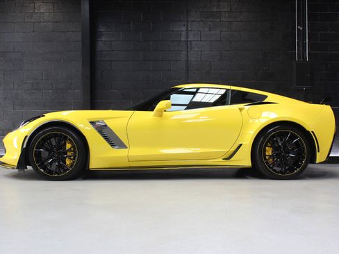 Used 2016 Chevrolet Corvette Z06 w/ 3LZ Preferred Equipment Group image 3