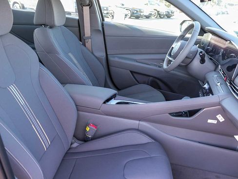 New 2025 Hyundai Elantra SEL image 21