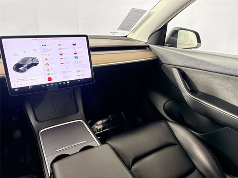 Used 2021 Tesla Model Y Long Range image 29