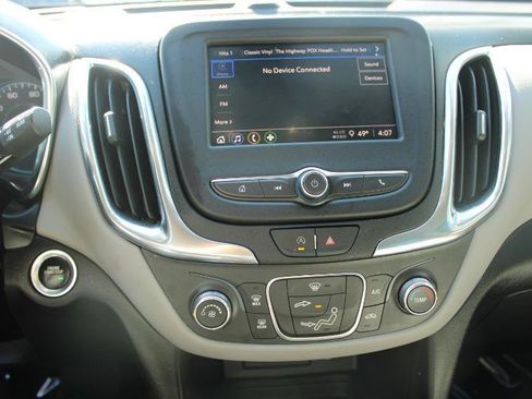 Used 2022 Chevrolet Equinox LS FWD image 18