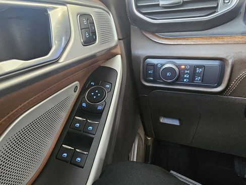 Used 2022 Ford Explorer King Ranch w/ Premium Technology Package image 24