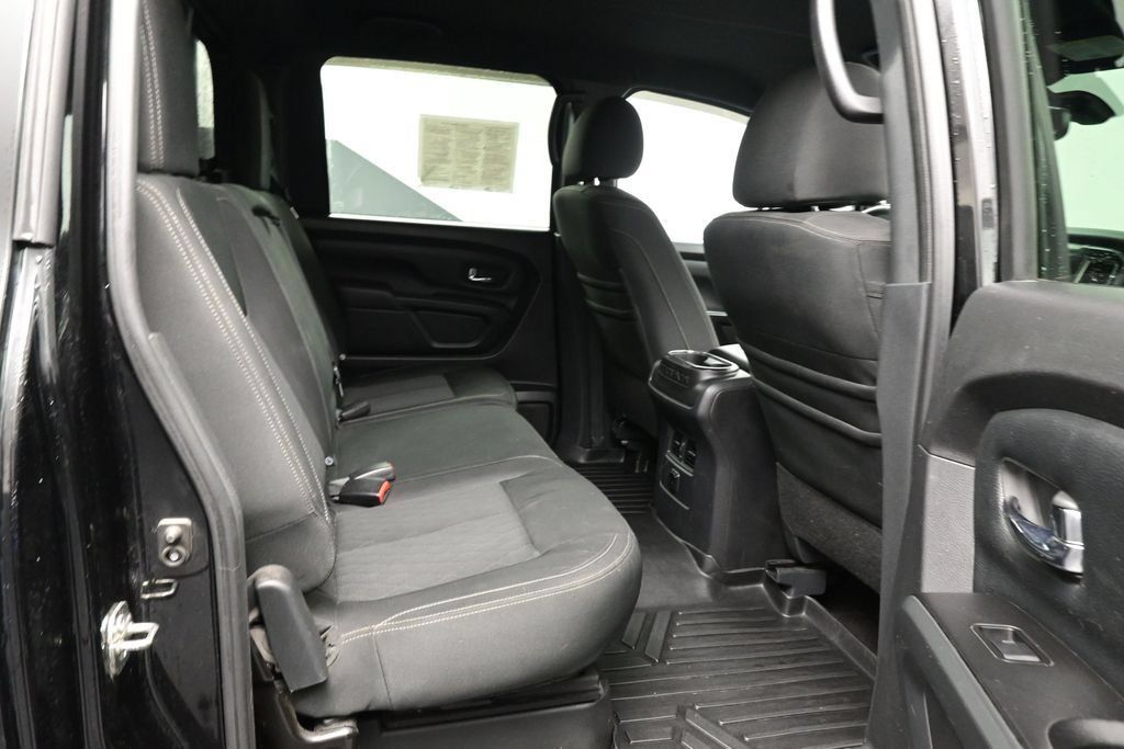Used 2018 Nissan Titan SV AWD/4WD image 21