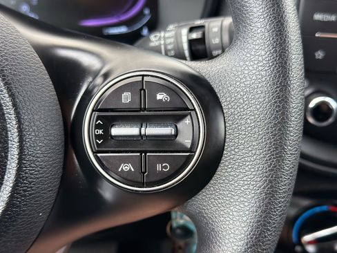 Used 2025 Kia Soul LX w/ LX Technology Package FWD image 29