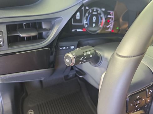 Used 2025 Lexus ES 350 w/ Accessory Package (Z2) image 20