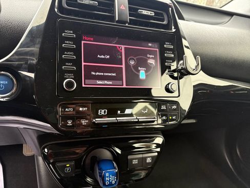 Used 2020 Toyota Prius LE image 21