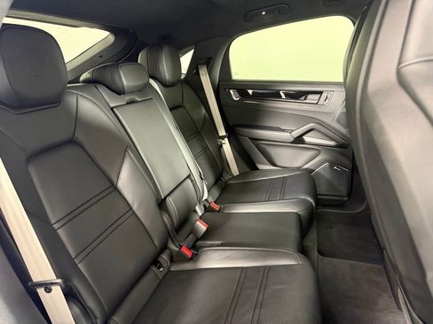 Certified 2025 Porsche Cayenne GTS AWD/4WD image 18