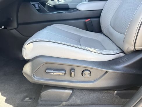 Used 2025 Honda Pilot Elite image 18