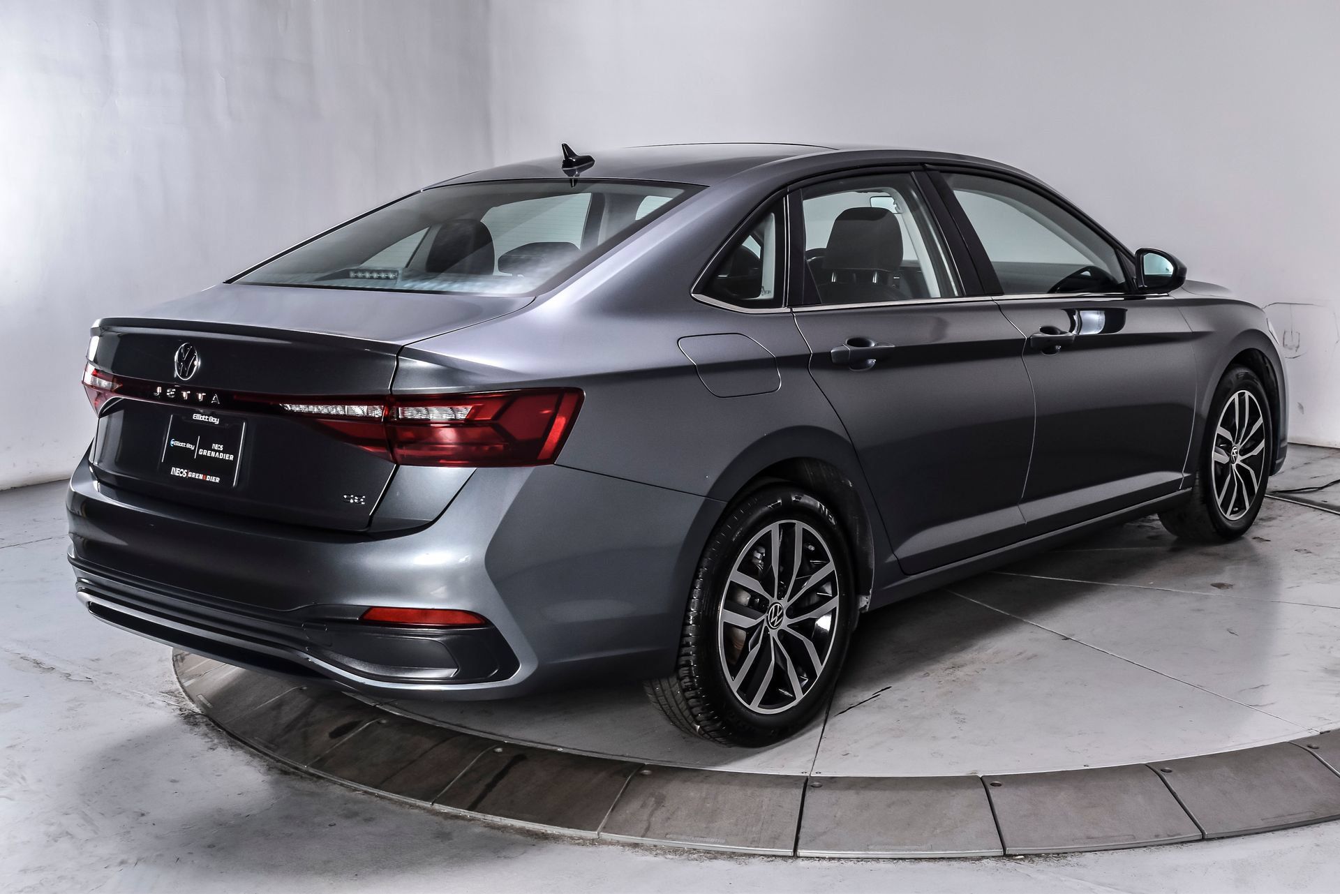 Used 2025 Volkswagen Jetta SE FWD image 6