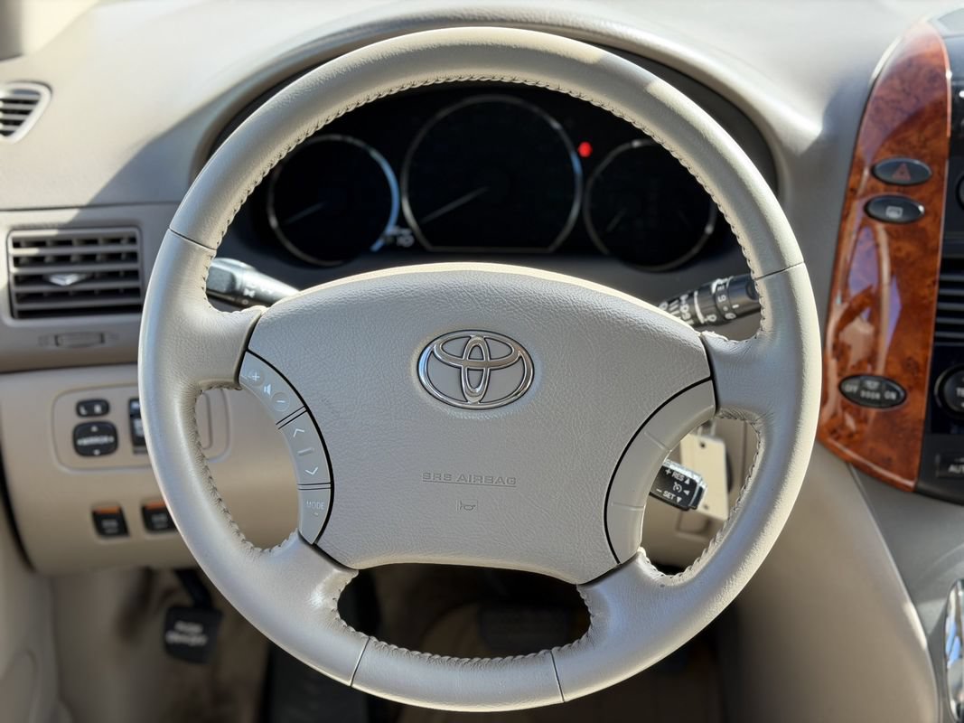 Used 2009 Toyota Sienna XLE AWD/4WD image 16