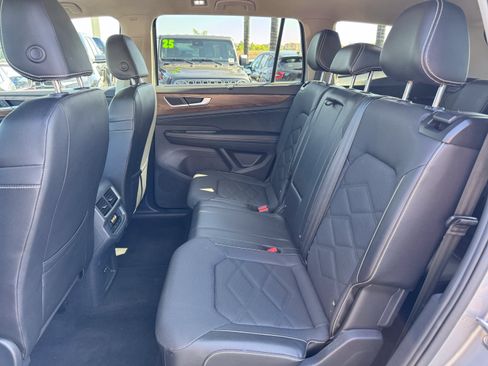 Used 2024 Volkswagen Atlas SE AWD/4WD image 32