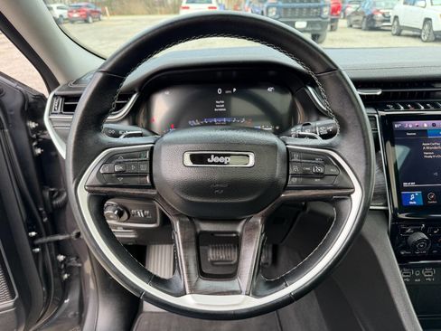 Used 2022 Jeep Grand Cherokee Limited image 32