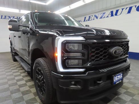 Used 2025 Ford F250 Lariat w/ Black Appearance Package image 3