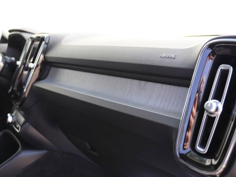 Used 2023 Volvo XC40 B5 Ultimate w/ Protection Package Premier image 35