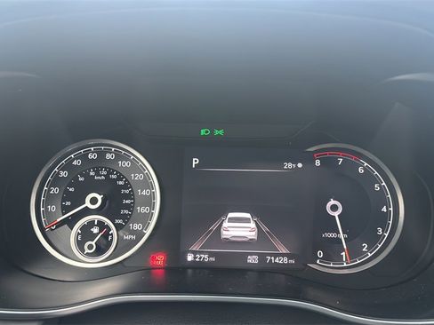 Used 2023 Genesis G70 2.0T image 18