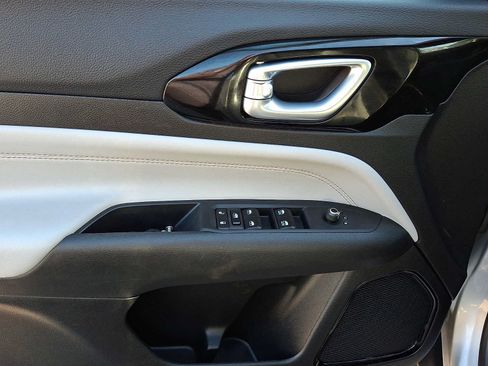 Certified 2025 Jeep Compass Limited AWD/4WD image 13