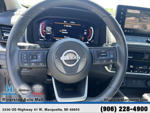 Used 2024 Nissan Rogue Platinum AWD/4WD image 21