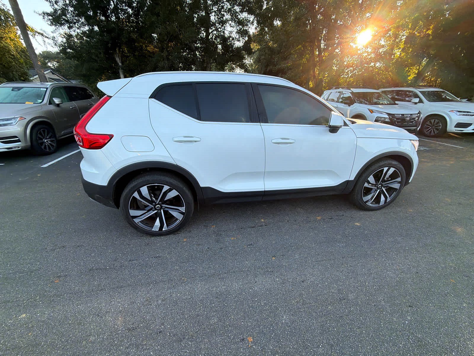 Used 2024 Volvo XC40 B5 Plus w/ Protection Package Premier AWD/4WD image 18