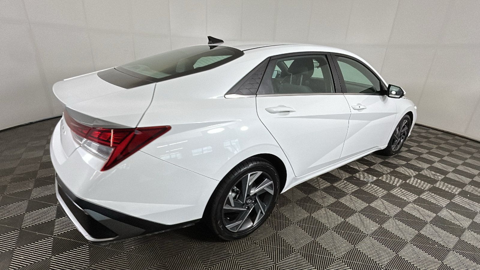 Used 2025 Hyundai Elantra SEL FWD image 3