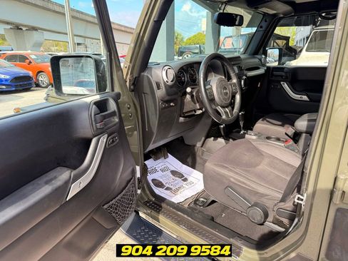 Used 2015 Jeep Wrangler Unlimited Rubicon w/ Dual Top Group AWD/4WD image 18