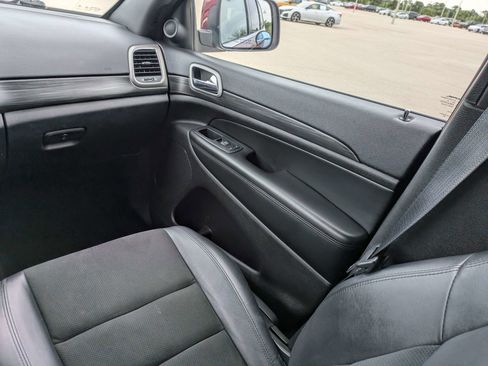 Used 2019 Jeep Grand Cherokee Laredo w/ Laredo X Package AWD/4WD image 20