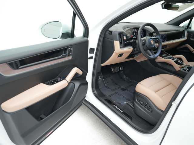 Certified 2026 Porsche Cayenne AWD/4WD image 7