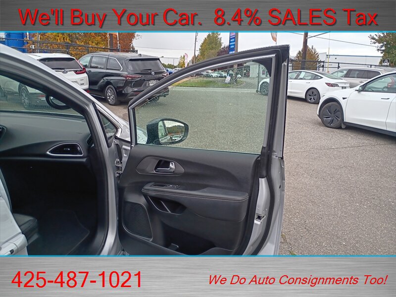 Used 2026 Chrysler Pacifica Select FWD image 13