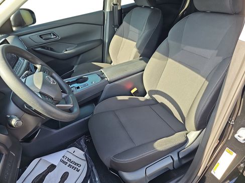 Used 2025 Nissan Rogue S FWD image 12
