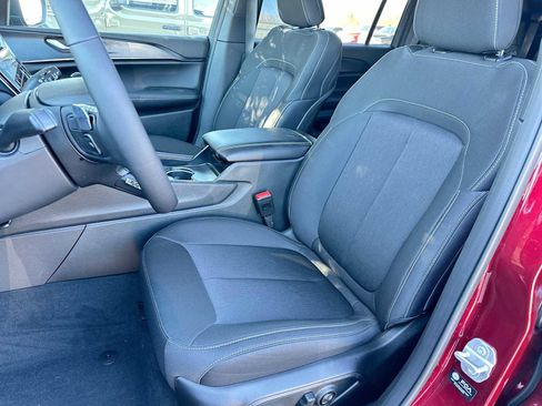 Used 2025 Jeep Grand Cherokee L Laredo w/ Luxury Tech Group I AWD/4WD image 17