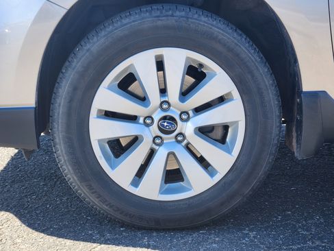 Used 2019 Subaru Outback 2.5i Premium image 10