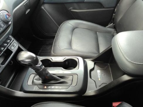 Used 2022 Chevrolet Colorado Z71 AWD/4WD image 39