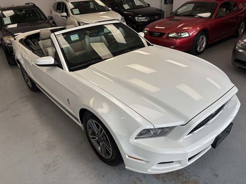 Used 2013 Ford Mustang Premium image 10
