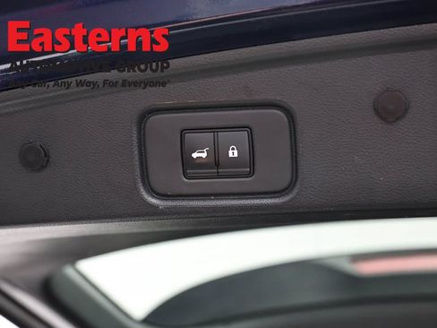 Used 2023 Nissan Pathfinder SV w/ SV Premium Package AWD/4WD image 22