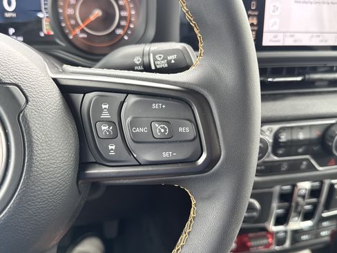 Used 2024 Jeep Gladiator Sport AWD/4WD image 15