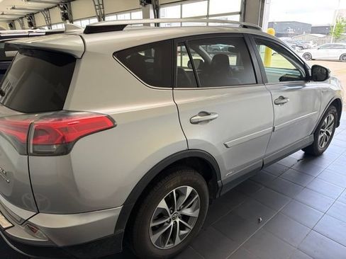 Used 2018 Toyota RAV4 XLE AWD/4WD image 6