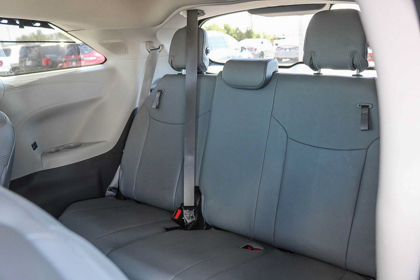 Used 2024 Toyota Sienna Limited AWD/4WD image 19