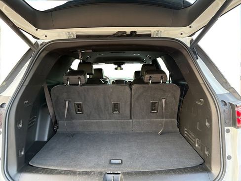 Used 2023 Chevrolet Traverse LT image 13