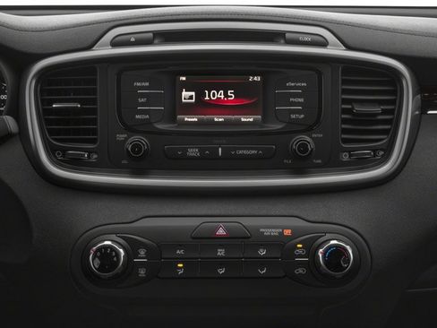 Used 2018 Kia Sorento FWD V6 w/ LX V6 Convenience Package image 13