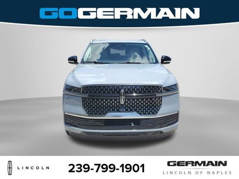 New 2026 Lincoln Navigator L Reserve AWD/4WD image 3