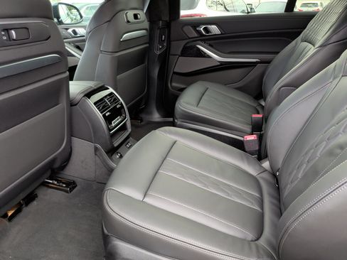 Used 2026 BMW X7 xDrive40i image 38