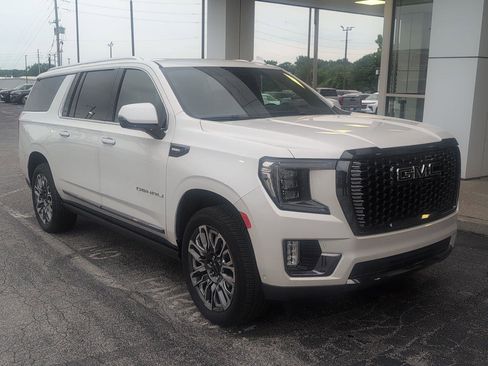 Used 2024 GMC Yukon XL Denali Ultimate AWD/4WD image 2