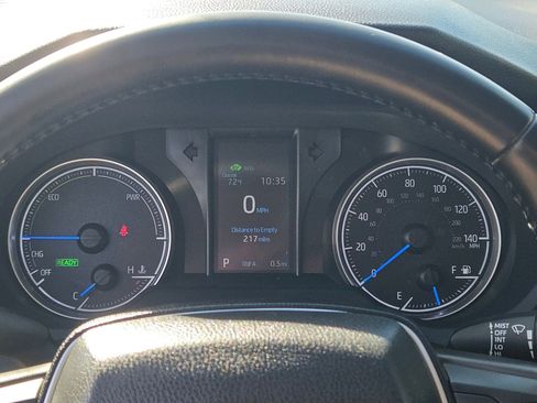 Used 2021 Toyota Venza LE image 12