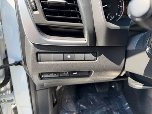 Used 2024 Nissan Rogue SV FWD image 29