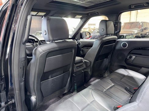 Used 2018 Land Rover Discovery SE image 13