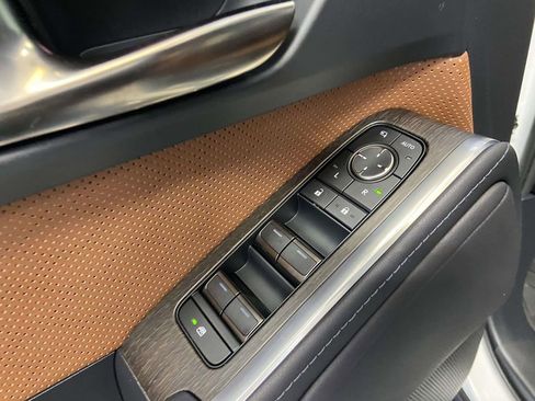 Used 2024 Lexus GX 550 w/ Accessory Package (2T) image 22