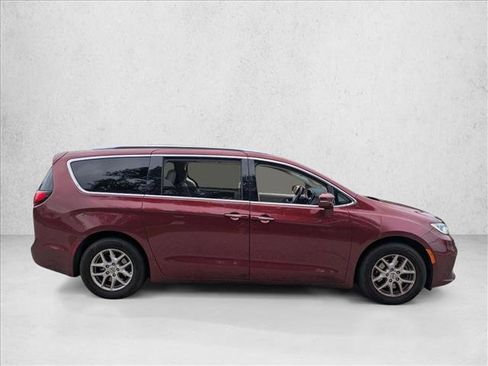 Used 2021 Chrysler Pacifica Touring-L FWD image 4