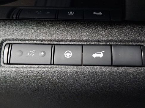 Certified 2025 Nissan Pathfinder SV image 24